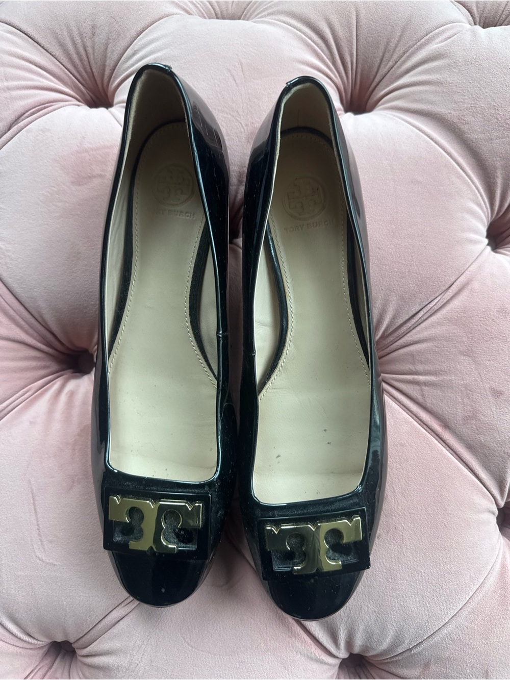 Tory Burch Black shoes 9.5M  with Gold Emblem